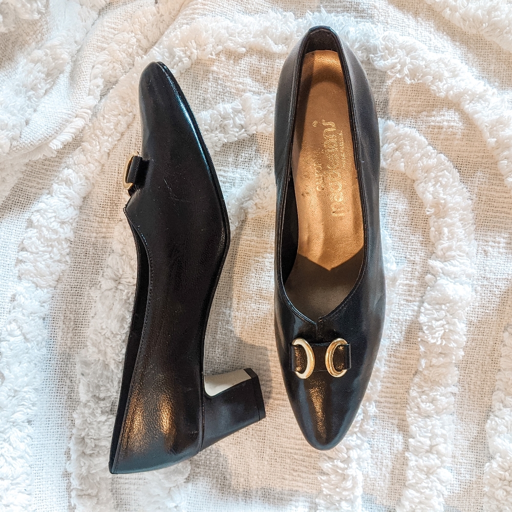 Vintage Leather Pump with Gold Buckle Detail - Black, Size 9N